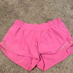 Lululemon hotty hot shorts. size 6. 2.5 inches